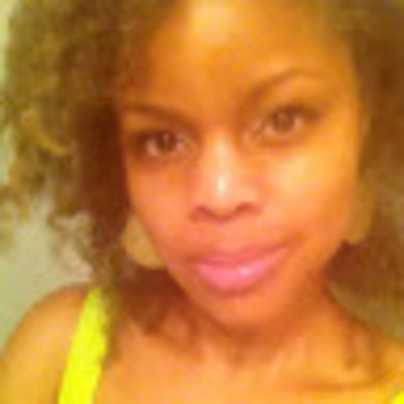 Meet your Posher, Ayo - Picture 1 of 1